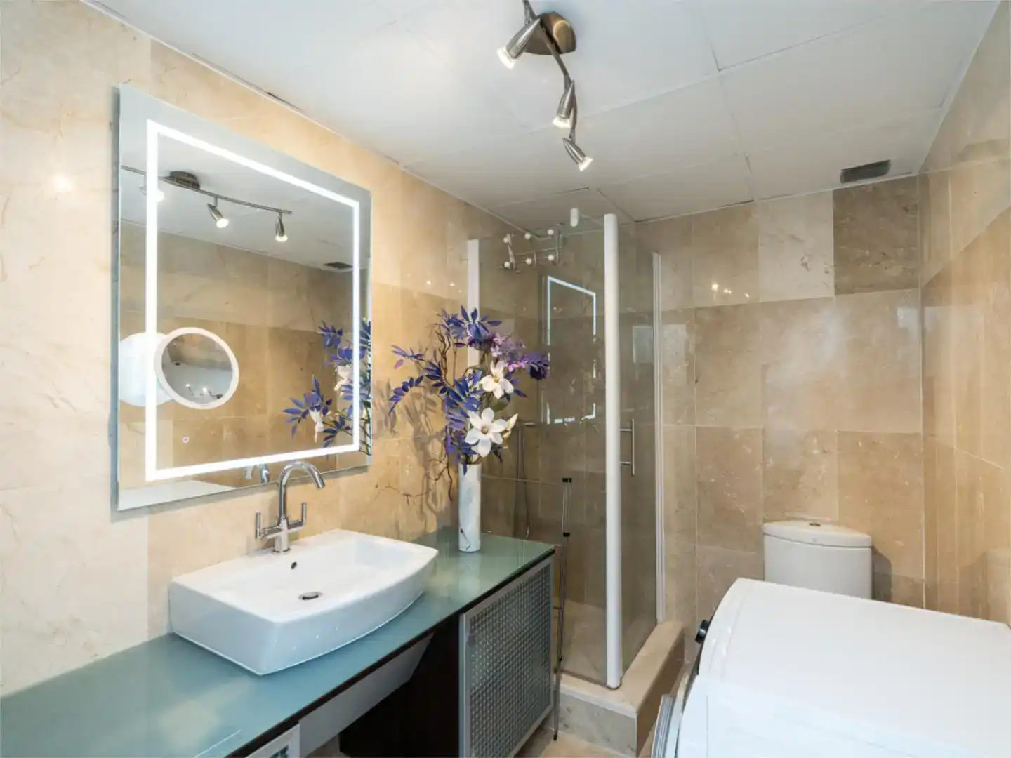 Bathroom of Flat for sale in Benahavís  with Air Conditioner, Terrace and Swimming Pool