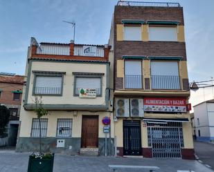 Vista exterior de Casa o xalet en venda en Castillo de Bayuela amb Terrassa