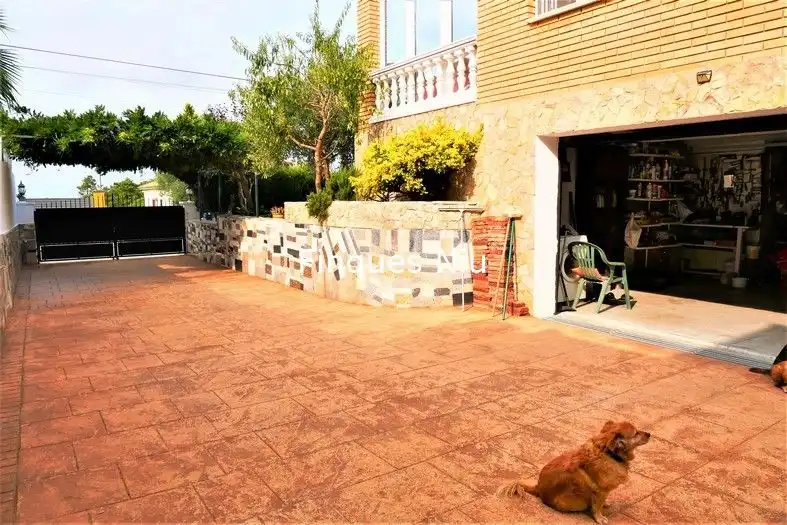 Vista exterior de Casa o xalet en venda en Lloret de Mar amb Calefacció, Jardí privat i Piscina
