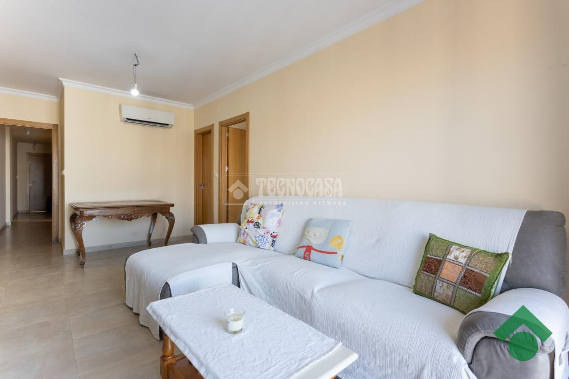 Living room of Flat for sale in Atarfe  with Air Conditioner and Balcony