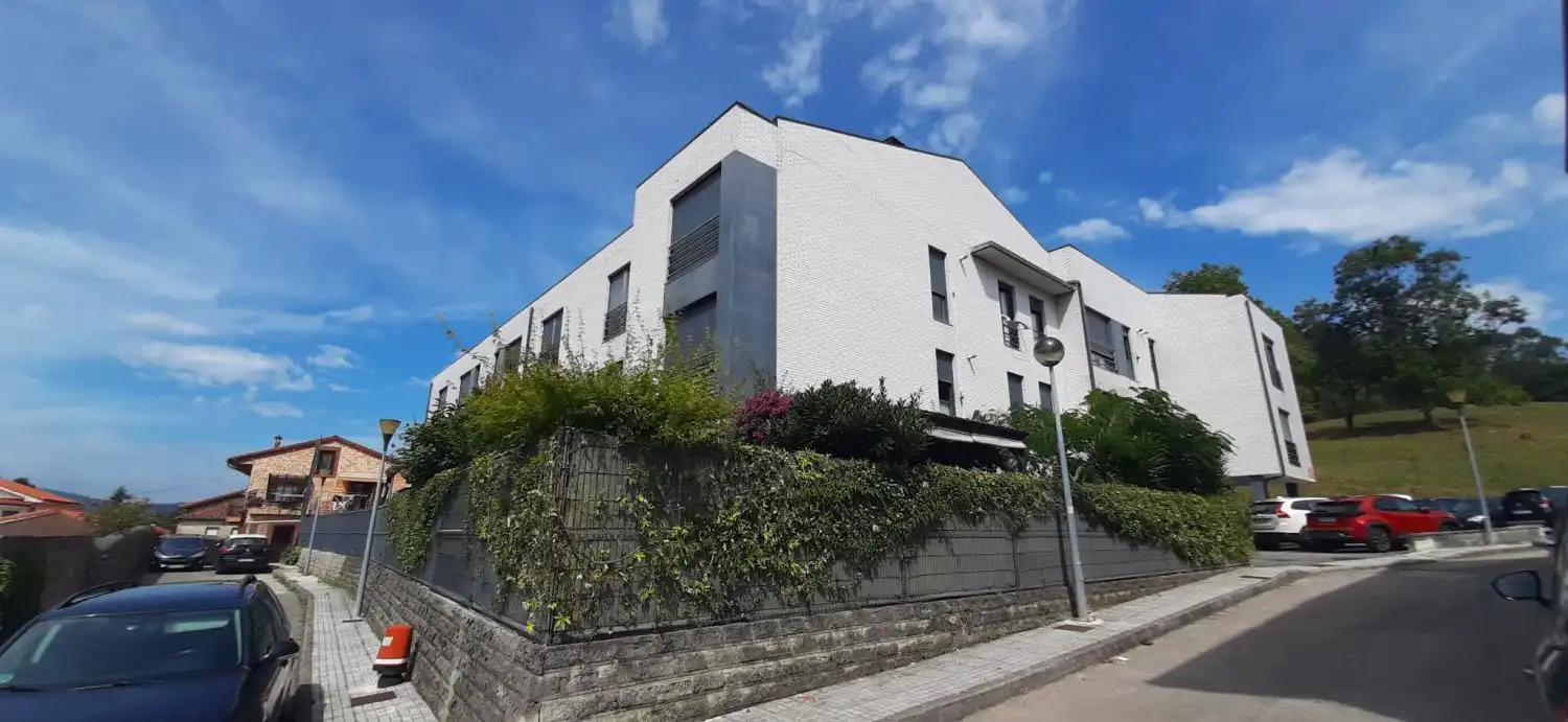Vista exterior de Piso en venta en Solórzano con Calefacción, Parquet y Trastero