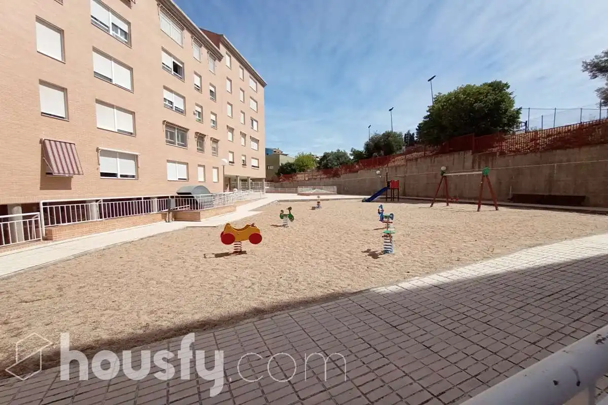 Parking of Flat for rent in Toledo  with Air Conditioner, Heating and Parquet flooring