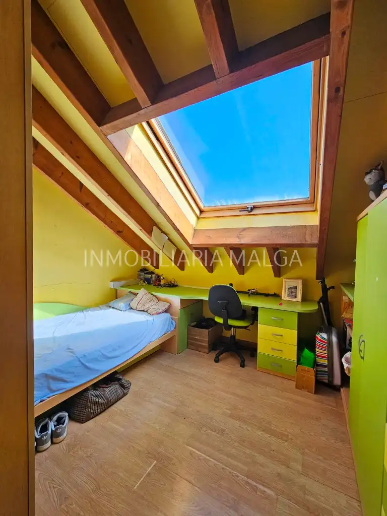Dormitori de Casa adosada en venda en Colunga amb Calefacció, Parquet i Terrassa