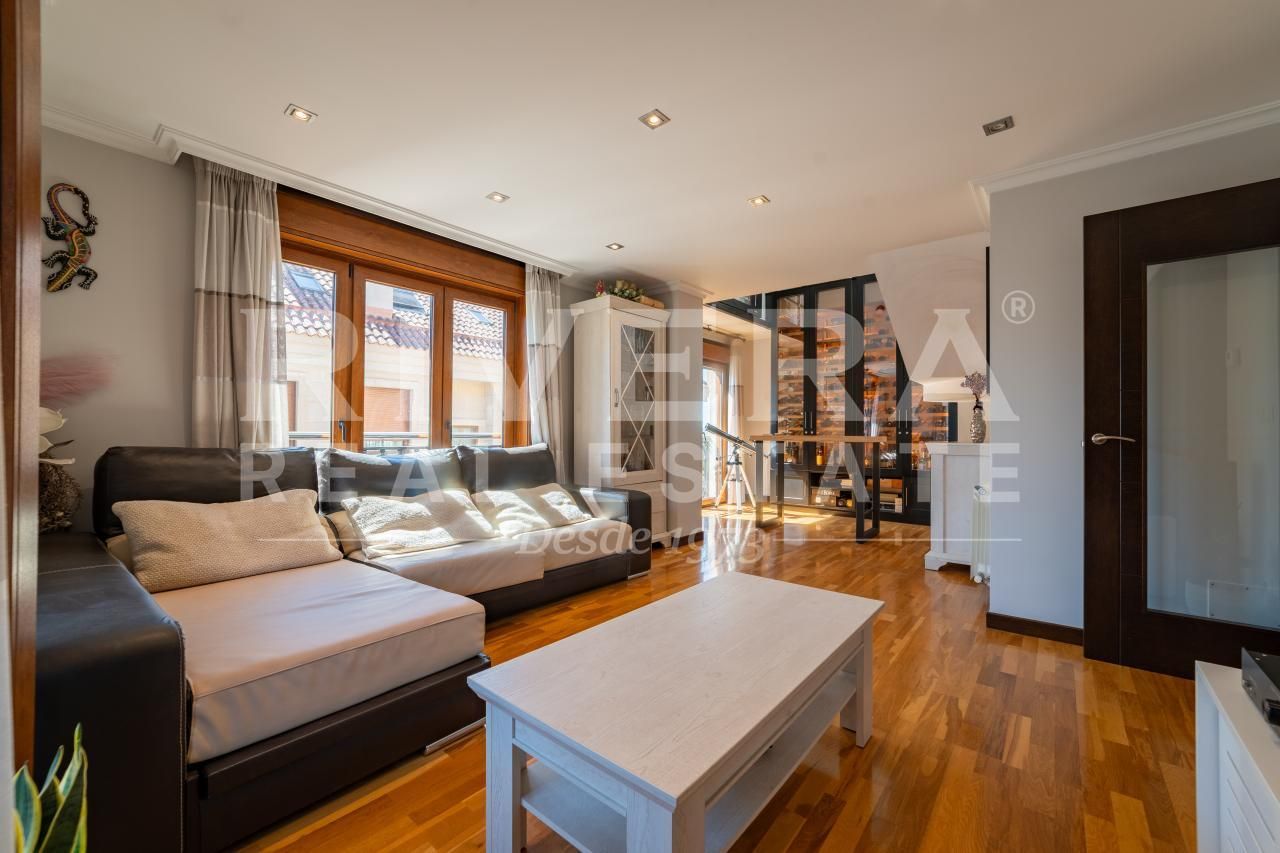 Living room of Duplex for sale in Nigrán  with Heating, Parquet flooring and Terrace