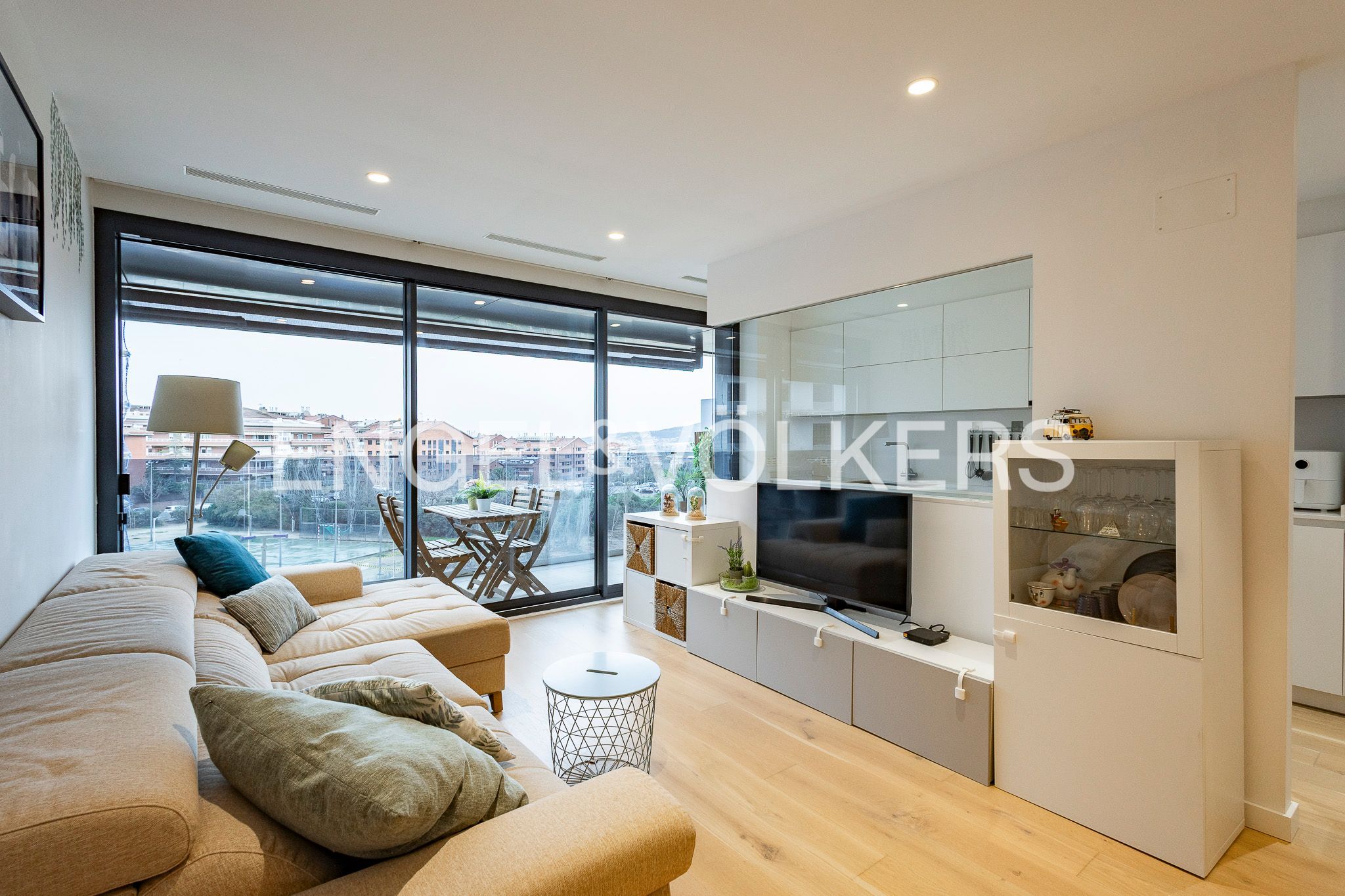 Sala d'estar de Apartament en venda en Sant Just Desvern amb Aire condicionat, Calefacció i Parquet