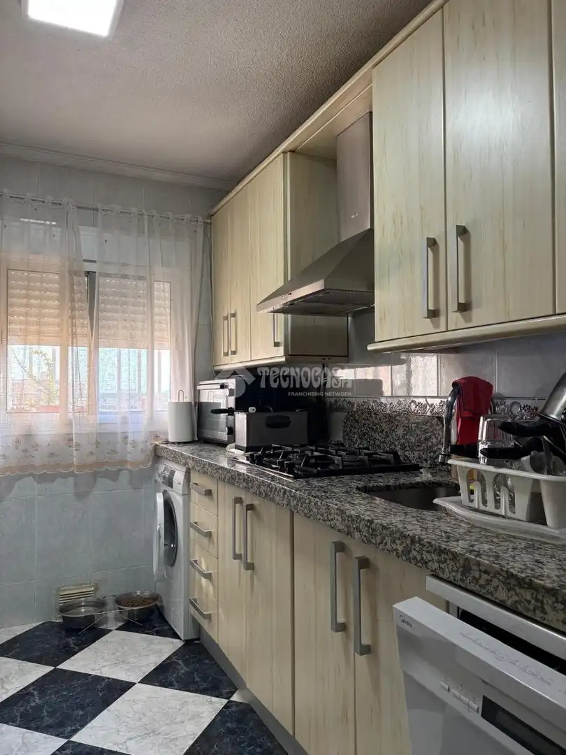 Kitchen of Flat for sale in Sevilla  with Air Conditioner and Balcony