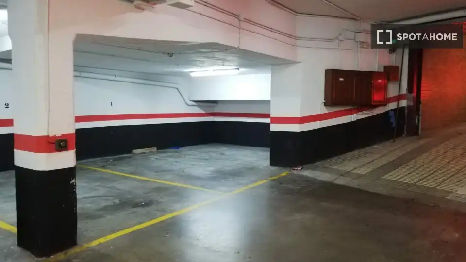 Parkplatz von Wohnungen zur untervermieten in Barakaldo  mit Klimaanlage, Heizung und Terrasse