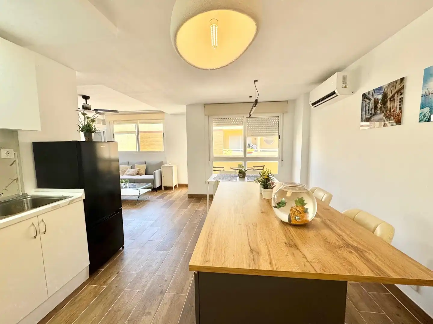 Menjador de Apartament de lloguer en Guardamar del Segura amb Aire condicionat, Moblat i Rentadora