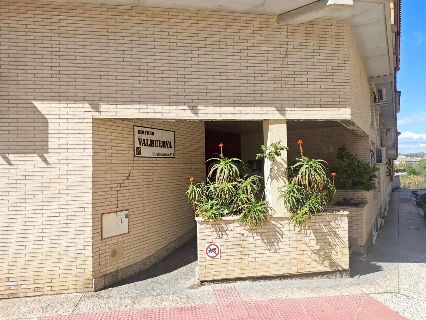 Außenansicht von Wohnung zum Verkauf in Cuarte de Huerva mit Heizung, Terrasse und Abstellraum