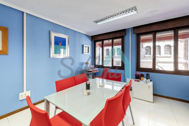 Oficina en Alquiler en Nueve De Mayo en Salesas - Foncalada - Campoamor