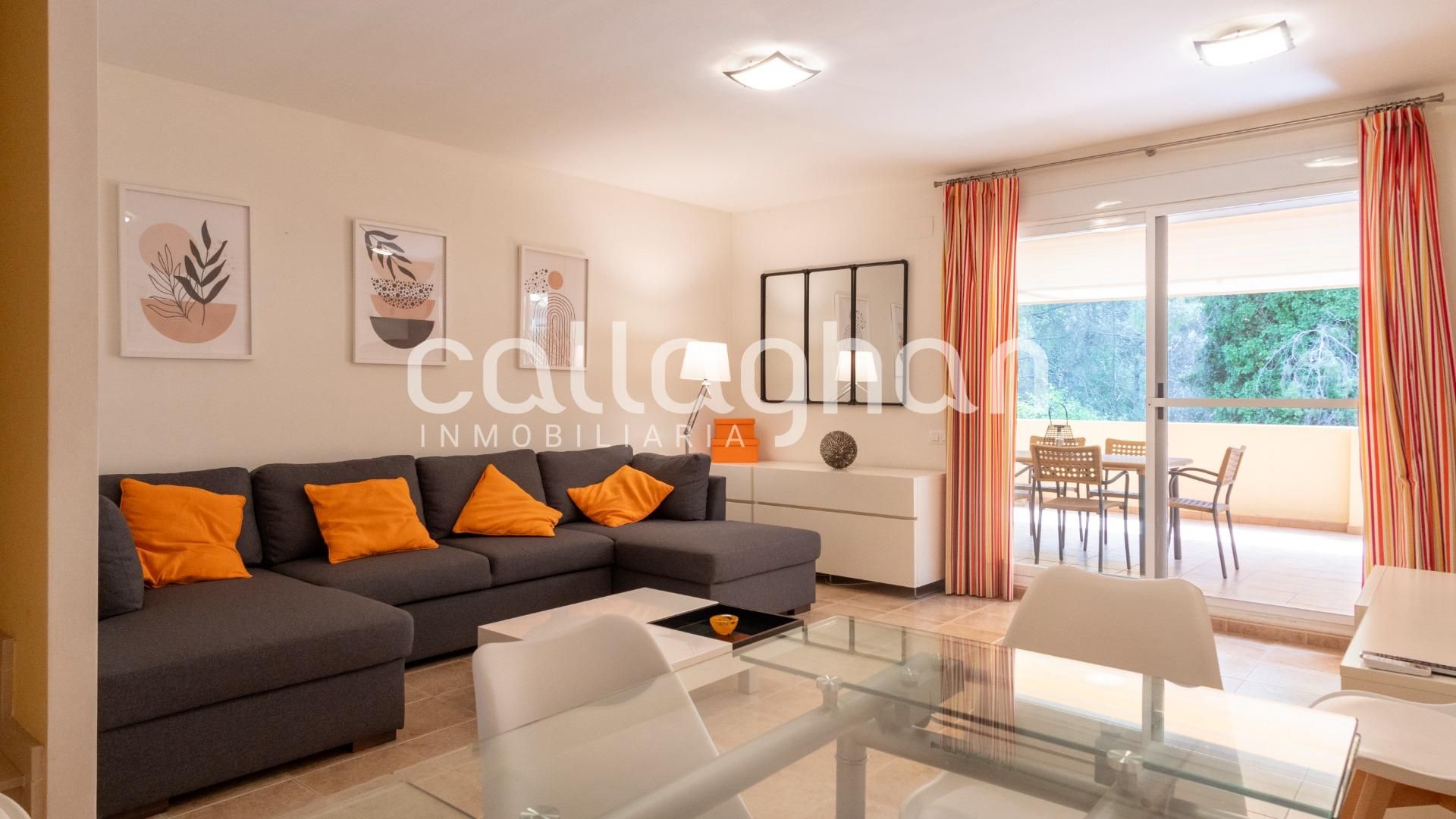 Sala d'estar de Casa adosada en venda en Náquera amb Jardí privat, Terrassa i Piscina comunitària