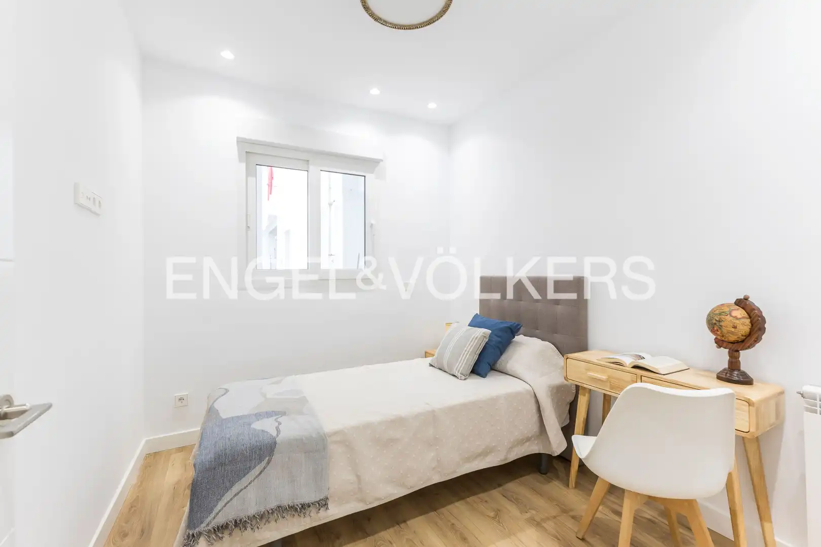 Bedroom of Flat for sale in Madrid  with Air Conditioner, Heating and Terrace