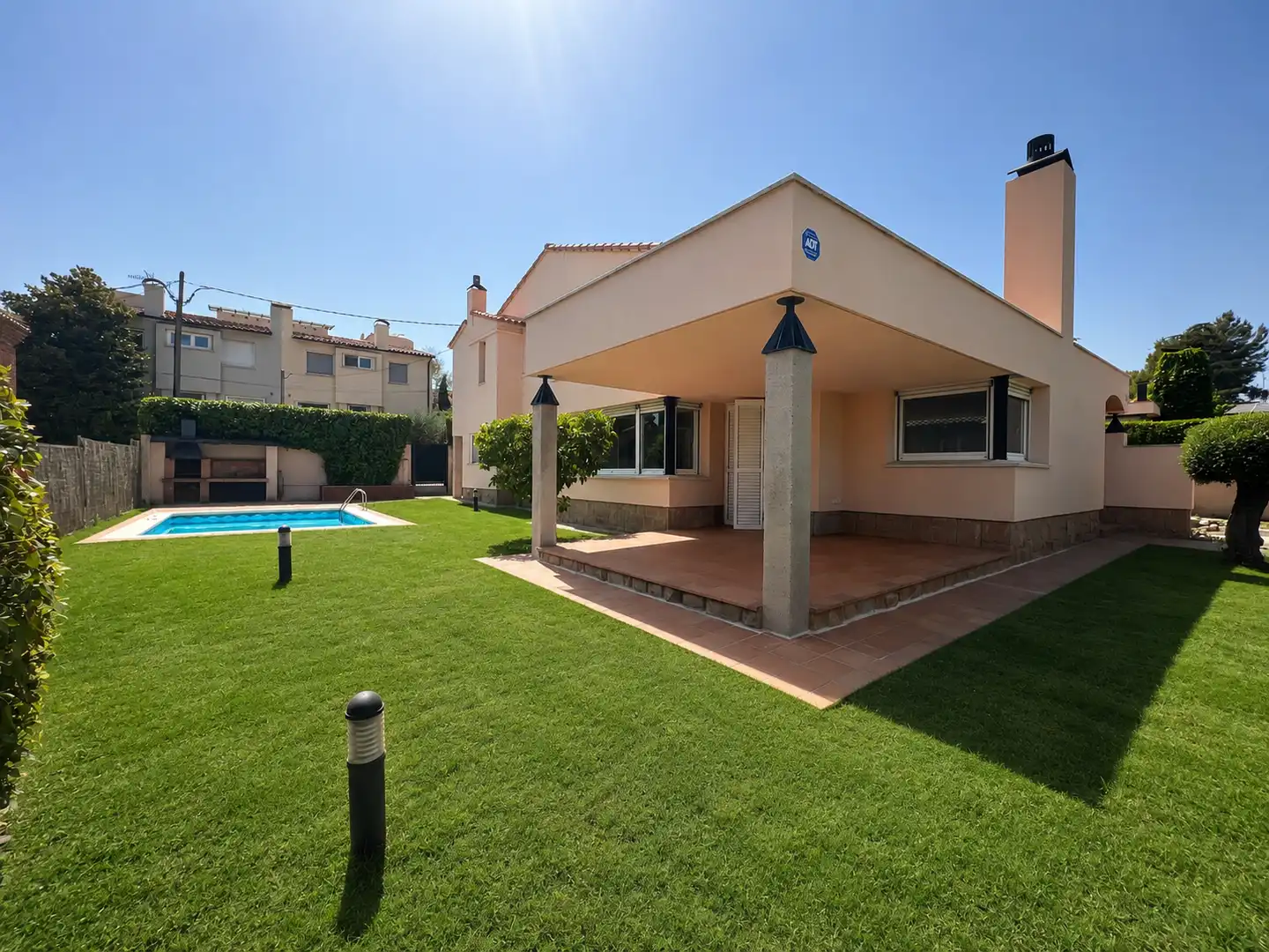 Vista exterior de Casa o xalet de lloguer en Matadepera amb Aire condicionat, Calefacció i Jardí privat