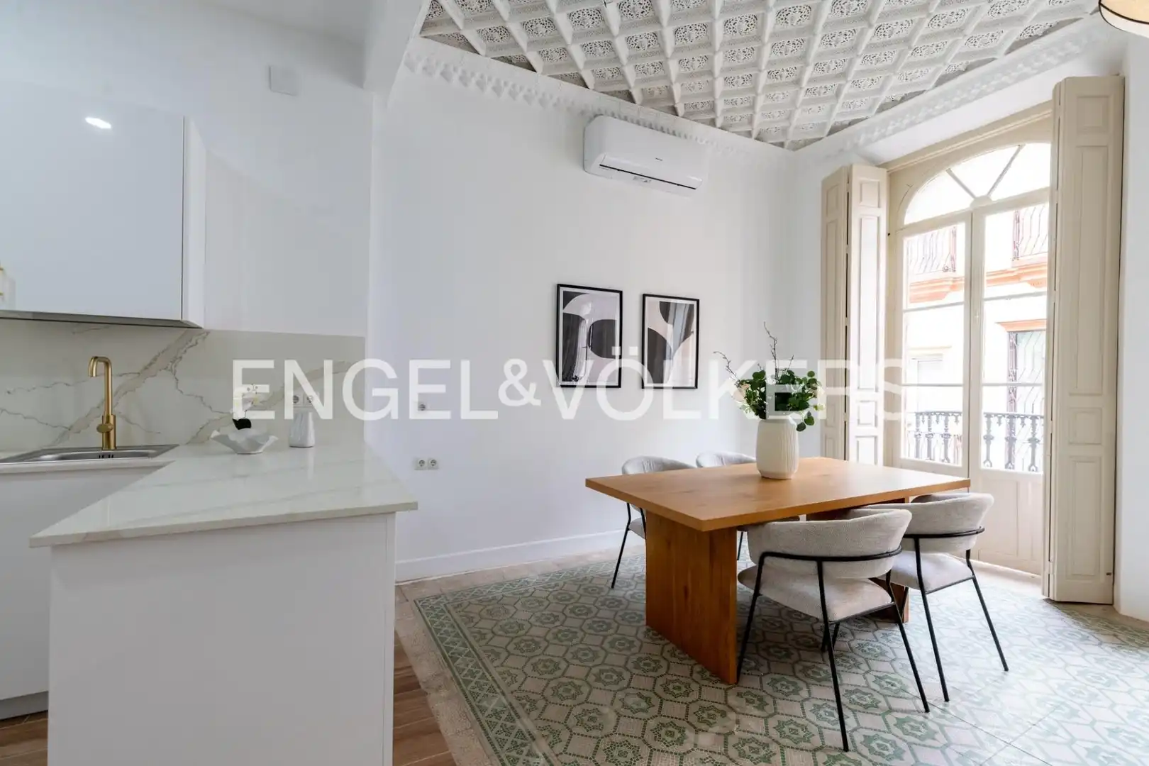 Dining room of Flat for sale in Sevilla  with Air Conditioner, Heating and Balcony