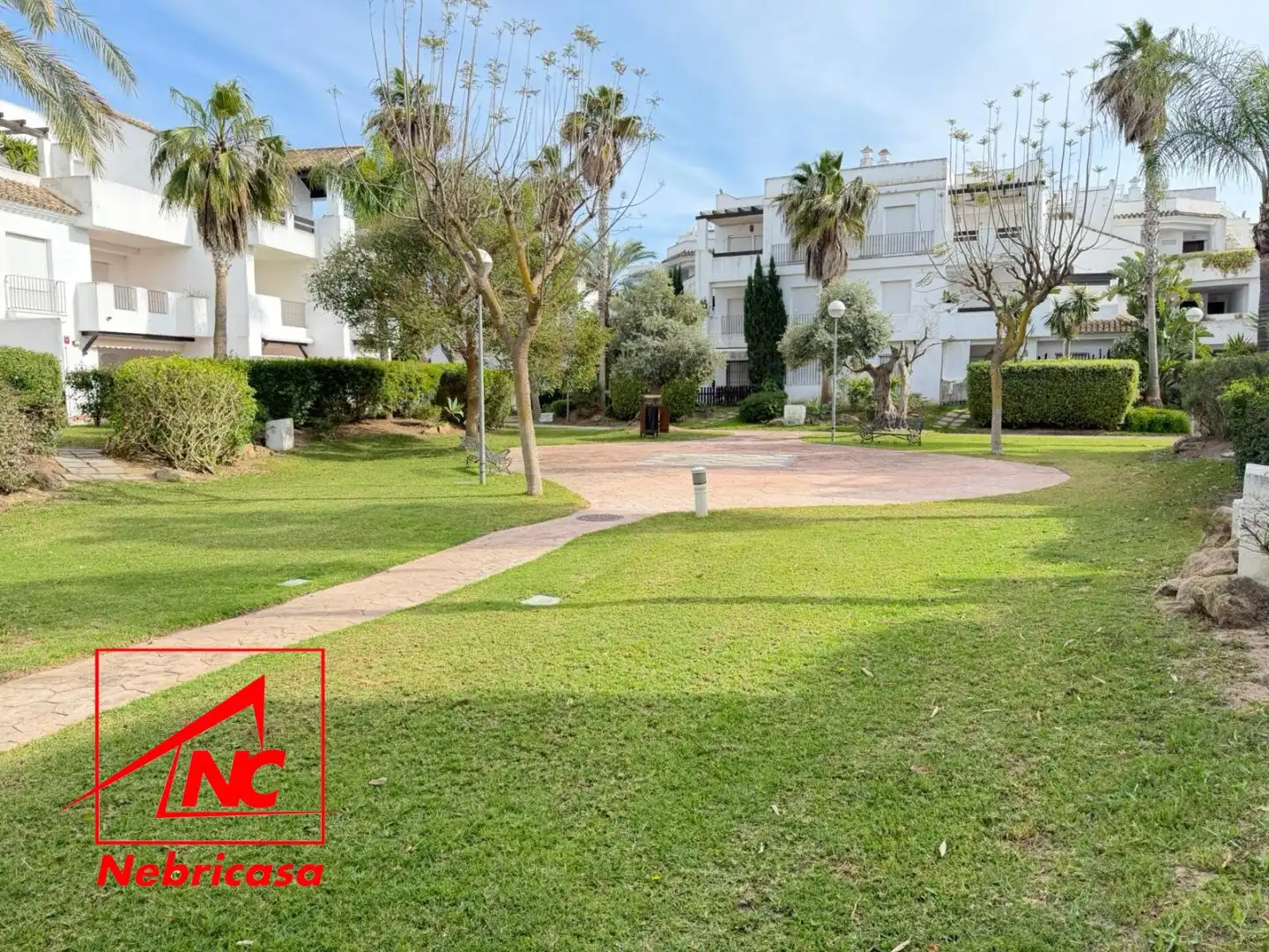 Vista exterior de Piso en venta en Chipiona con Aire acondicionado, Trastero y Piscina