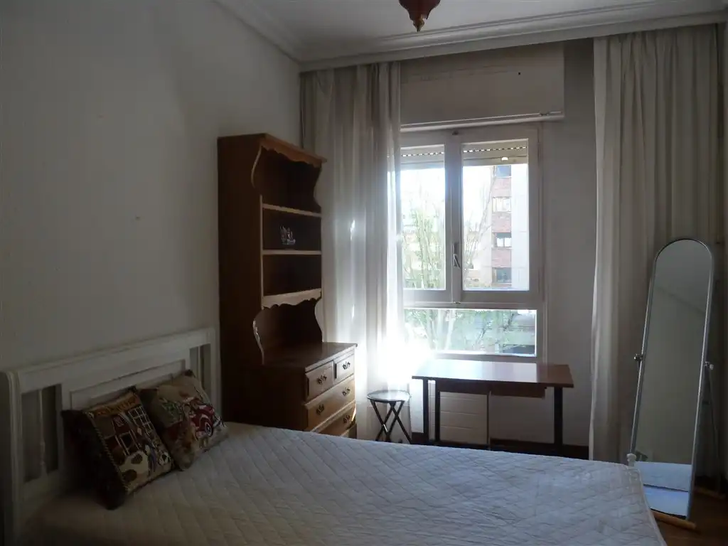 Habitación de Piso en venta en  Pamplona / Iruña con Calefacción, Parquet y Terraza