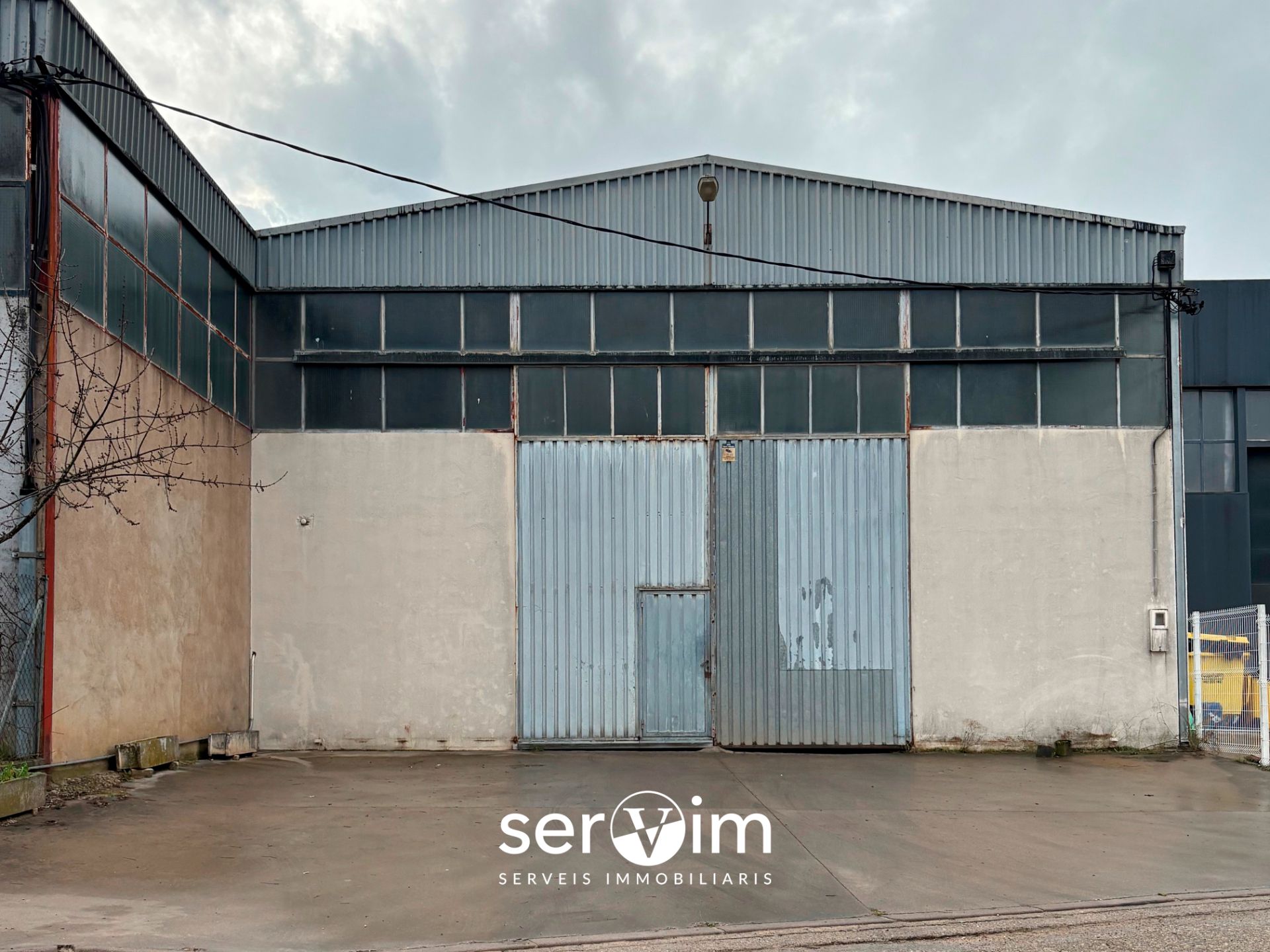 Vista exterior de Nau industrial en venda en Cassà de la Selva