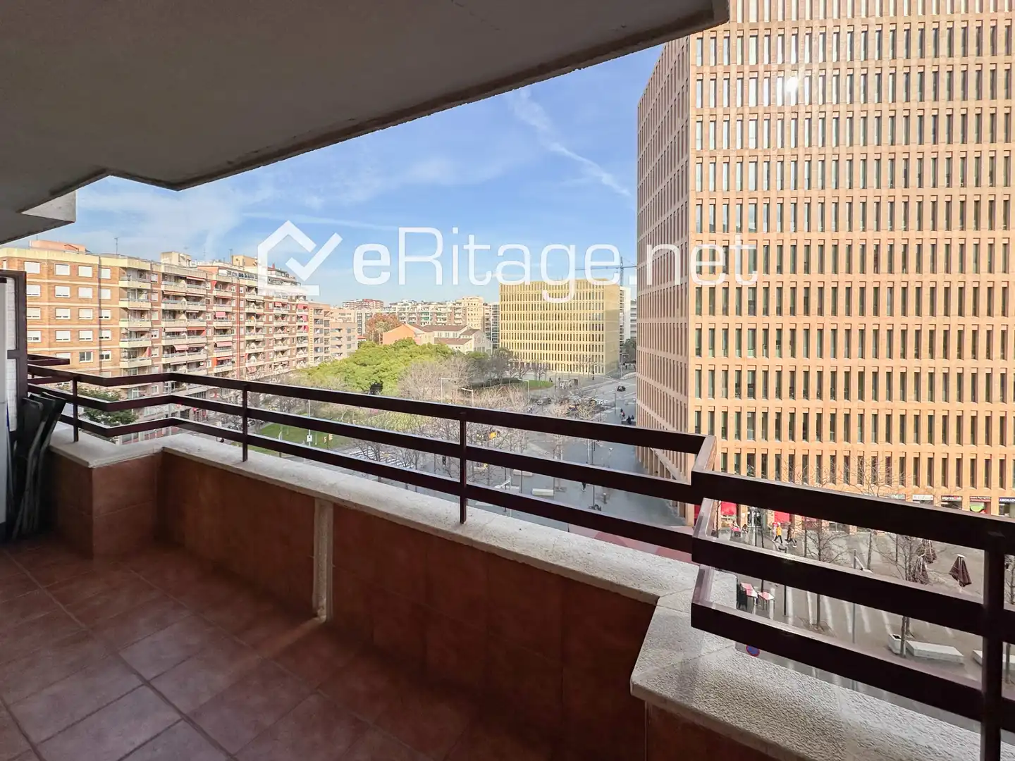 Vista exterior de Piso en venta en L'Hospitalet de Llobregat con Aire acondicionado, Calefacción y Parquet