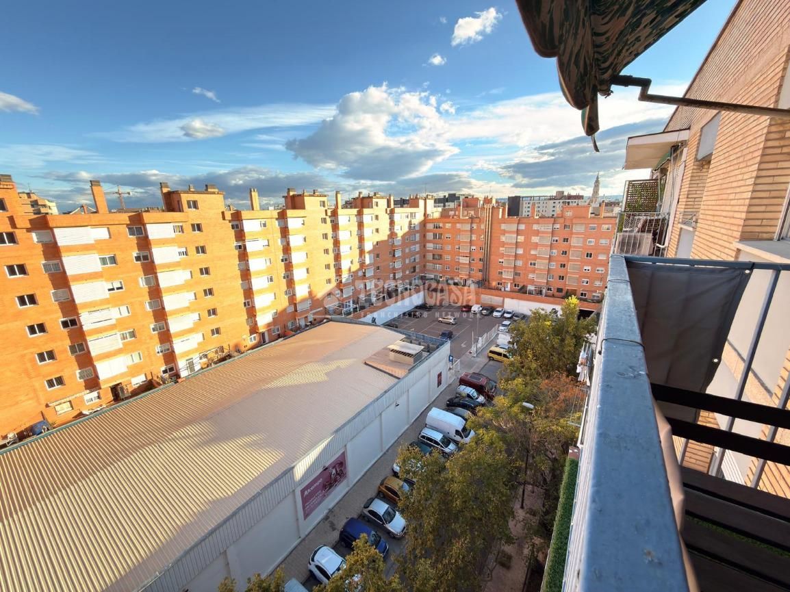 Vista exterior de Piso en venta en  Zaragoza Capital con Calefacción y Terraza