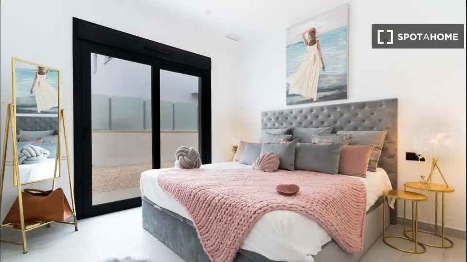 Habitación de Apartamento para compartir en Finestrat con Aire acondicionado, Terraza y Amueblado