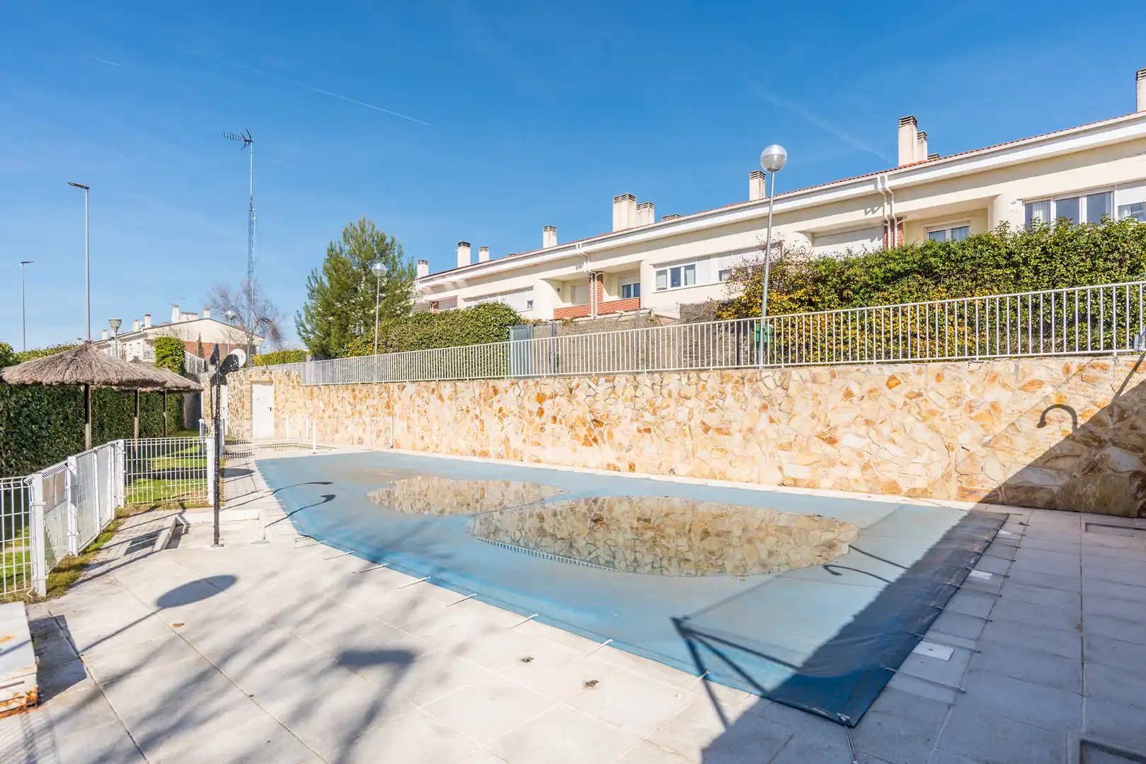 Piscina de Casa adosada en venda en San Agustín del Guadalix amb Aire condicionat, Calefacció i Jardí privat