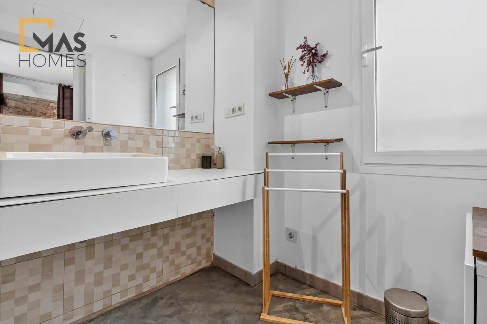 Bathroom of Buildings for sale in Ciutat Vella