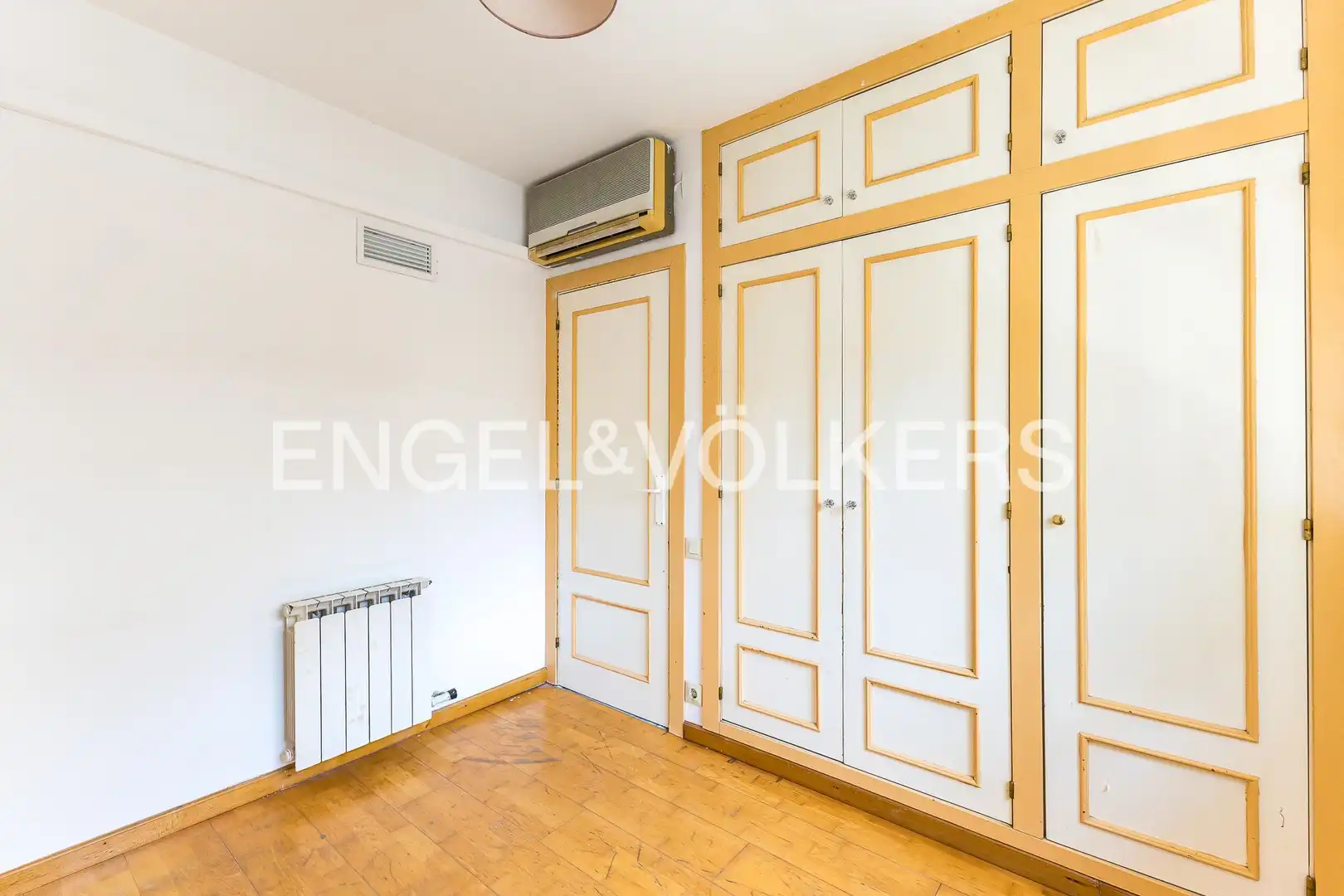 Habitación de Casa o chalet en venta en Castelldefels con Aire acondicionado, Calefacción y Jardín privado