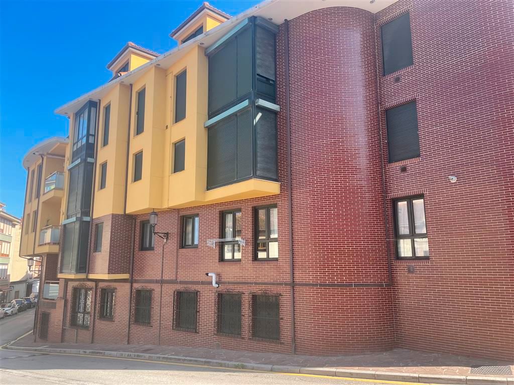 Vista exterior de Pis en venda en San Vicente de la Barquera amb Calefacció i Moblat