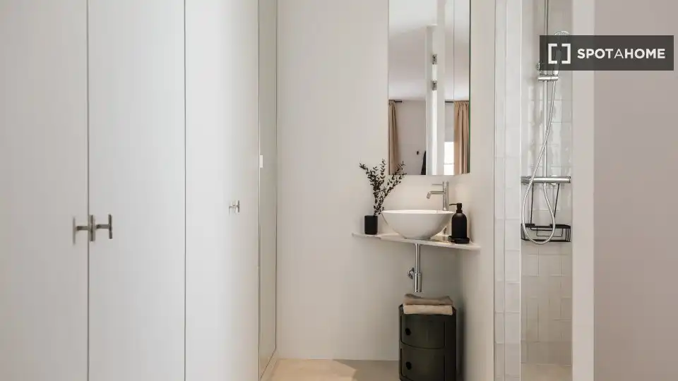 Baño de Piso de alquiler en Barcelona con Aire acondicionado, Calefacción y Amueblado