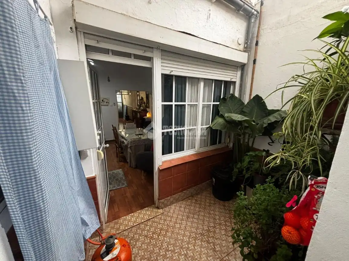 Casa aparellada amb terrassa en venda a Los Palacios y Villafranca, imagen 27