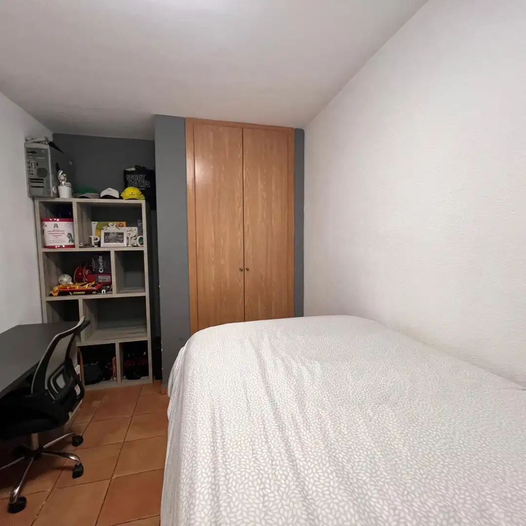 Schlafzimmer von Einfamilien-Reihenhaus zum Verkauf in Chiva mit Heizung, Abstellraum und Balkon