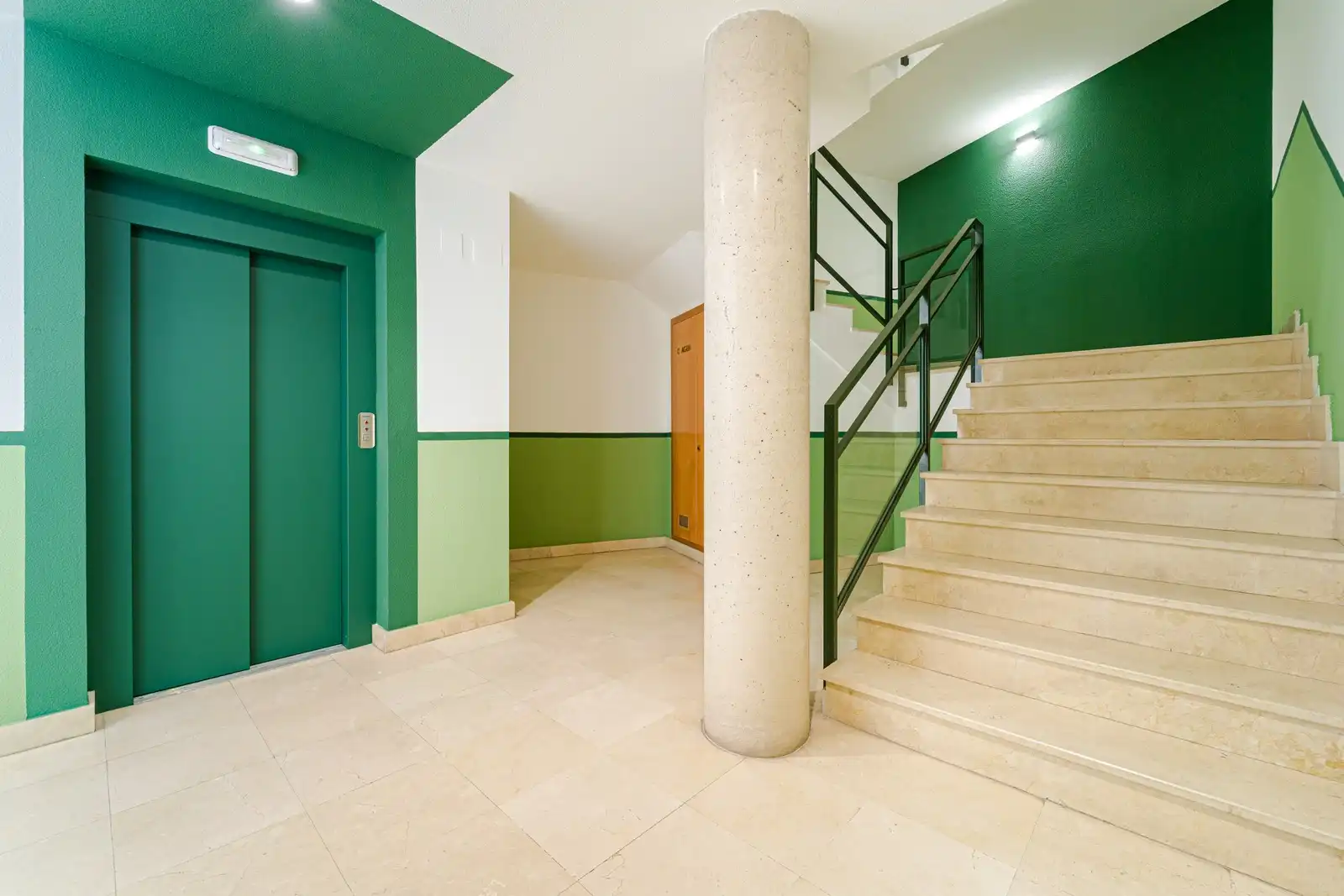 Wohnung zum Verkauf in Pinto mit Klimaanlage, Terrasse und Abstellraum