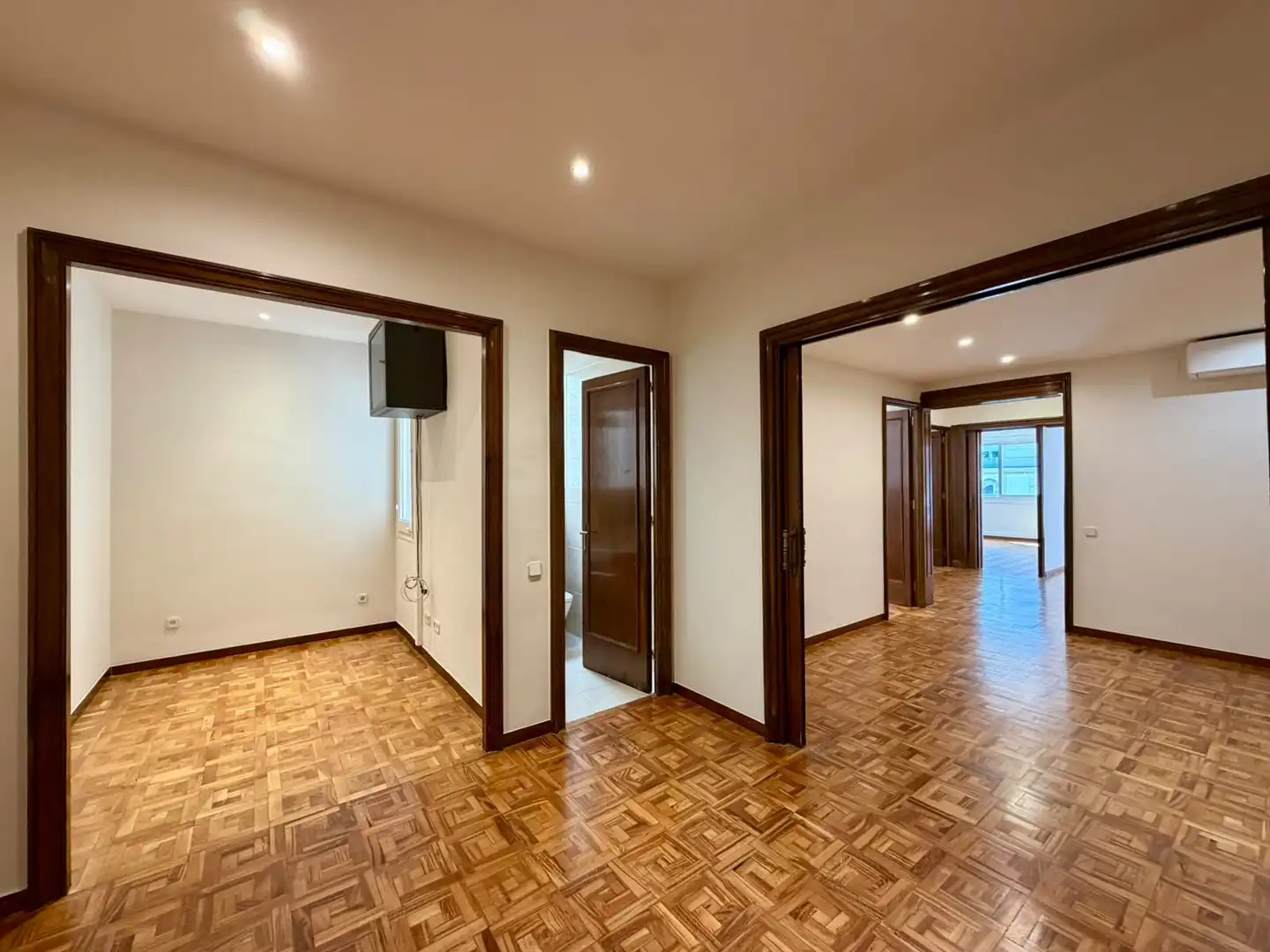 Office space with lift to rent in Carrer de Balmes 181, imagen 6