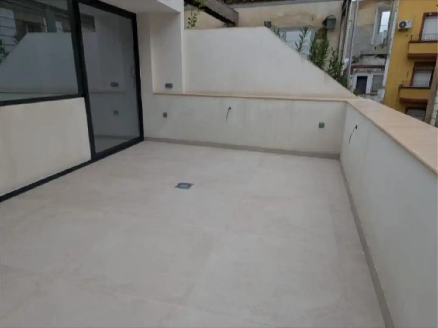 Terrasse von Wohnung zum Verkauf in  Sevilla Capital mit Klimaanlage, Schwimmbad und Balkon
