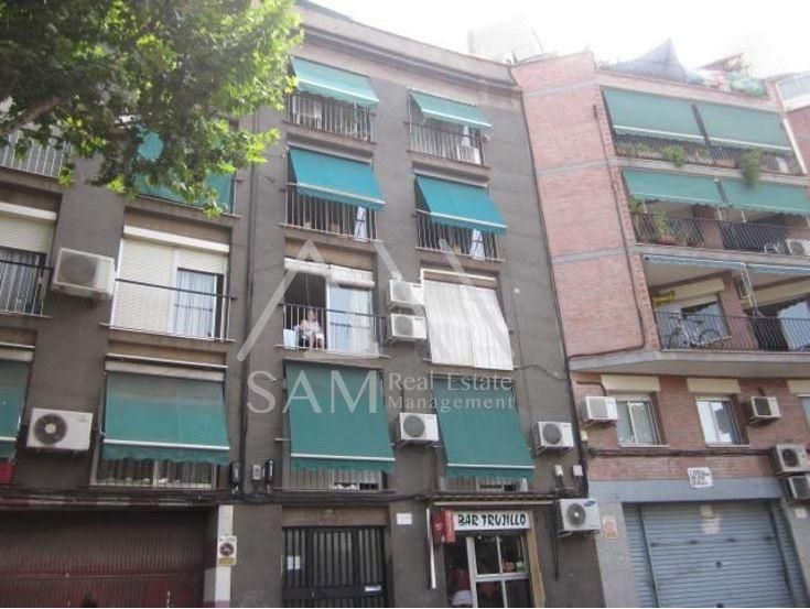 Vista exterior de Planta baixa en venda en Santa Coloma de Gramenet amb Balcó