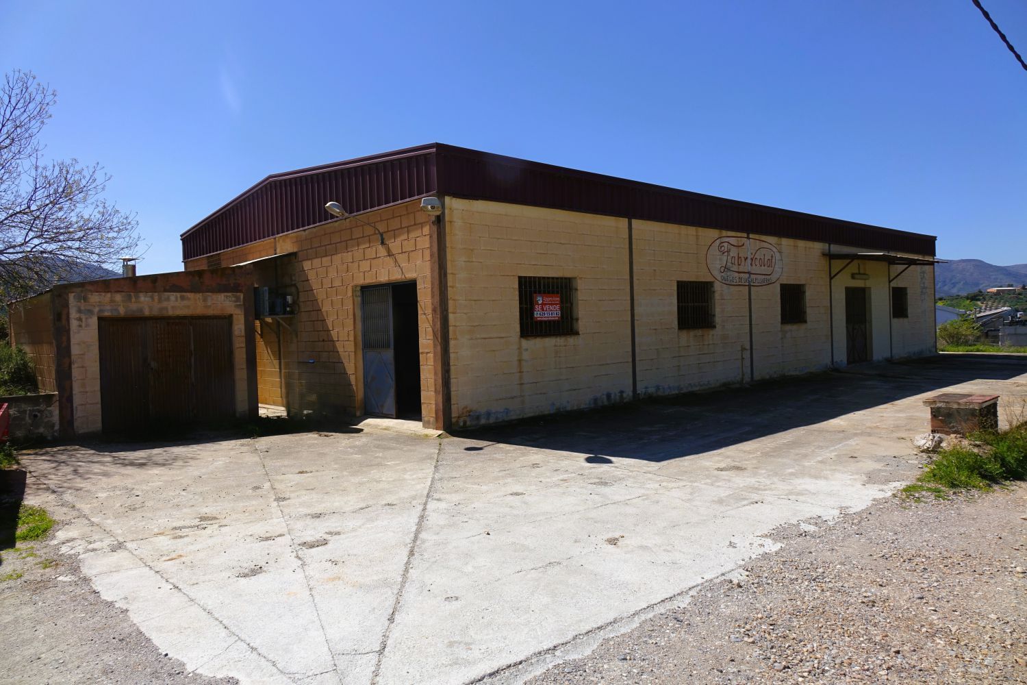 Vista exterior de Nau industrial en venda en Órgiva