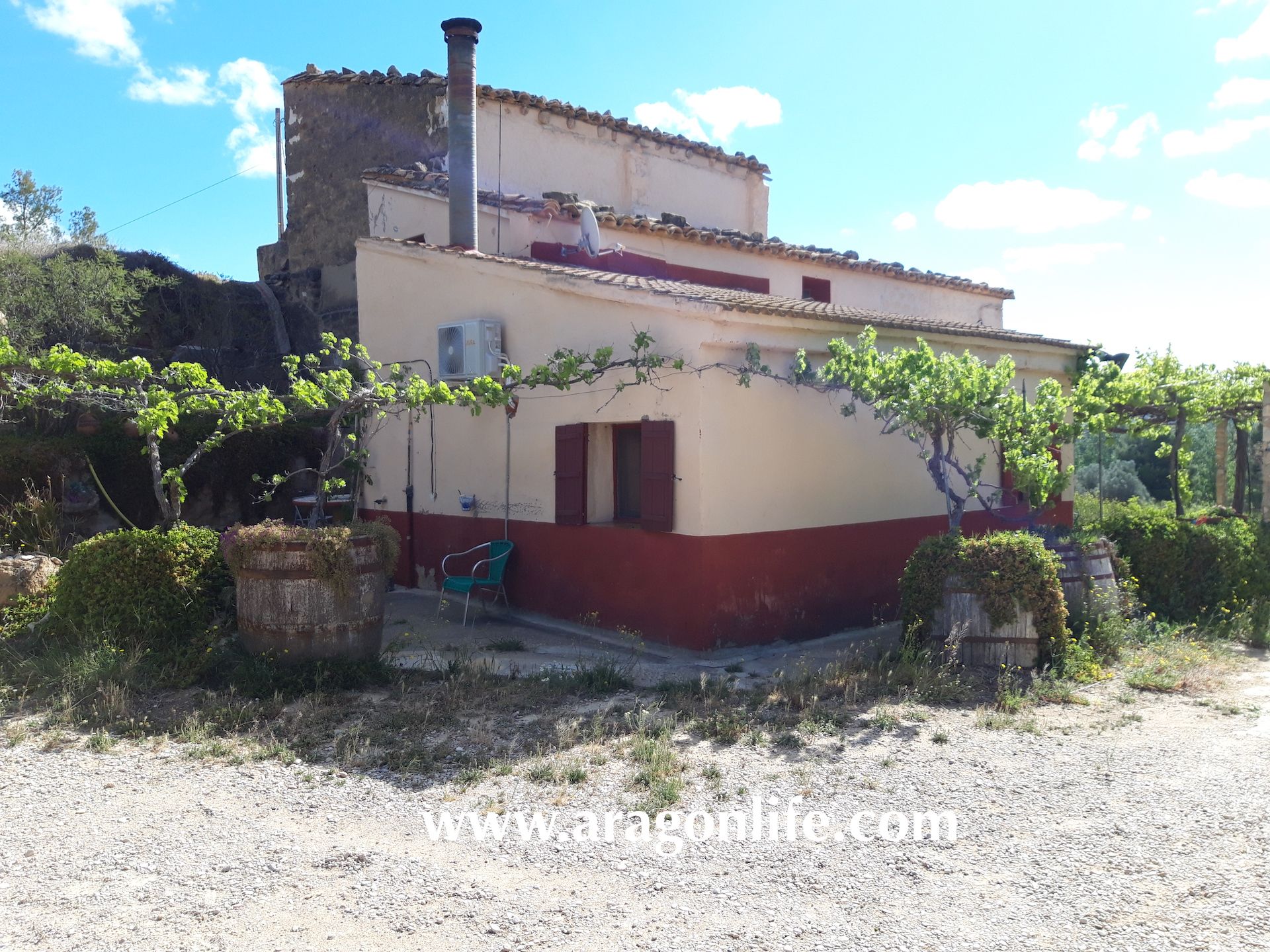 Vista exterior de Finca rústica en venda en Caspe amb Jardí privat, Piscina i Moblat