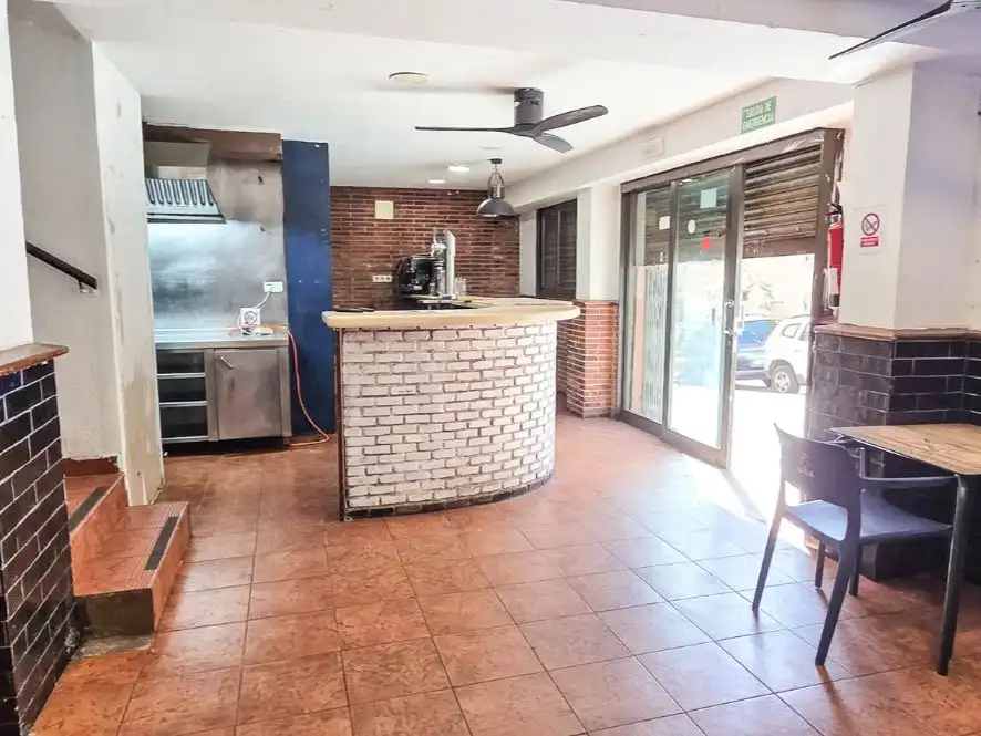 Commercial properties for sale in Barcelona  with Air Conditioner and Heating