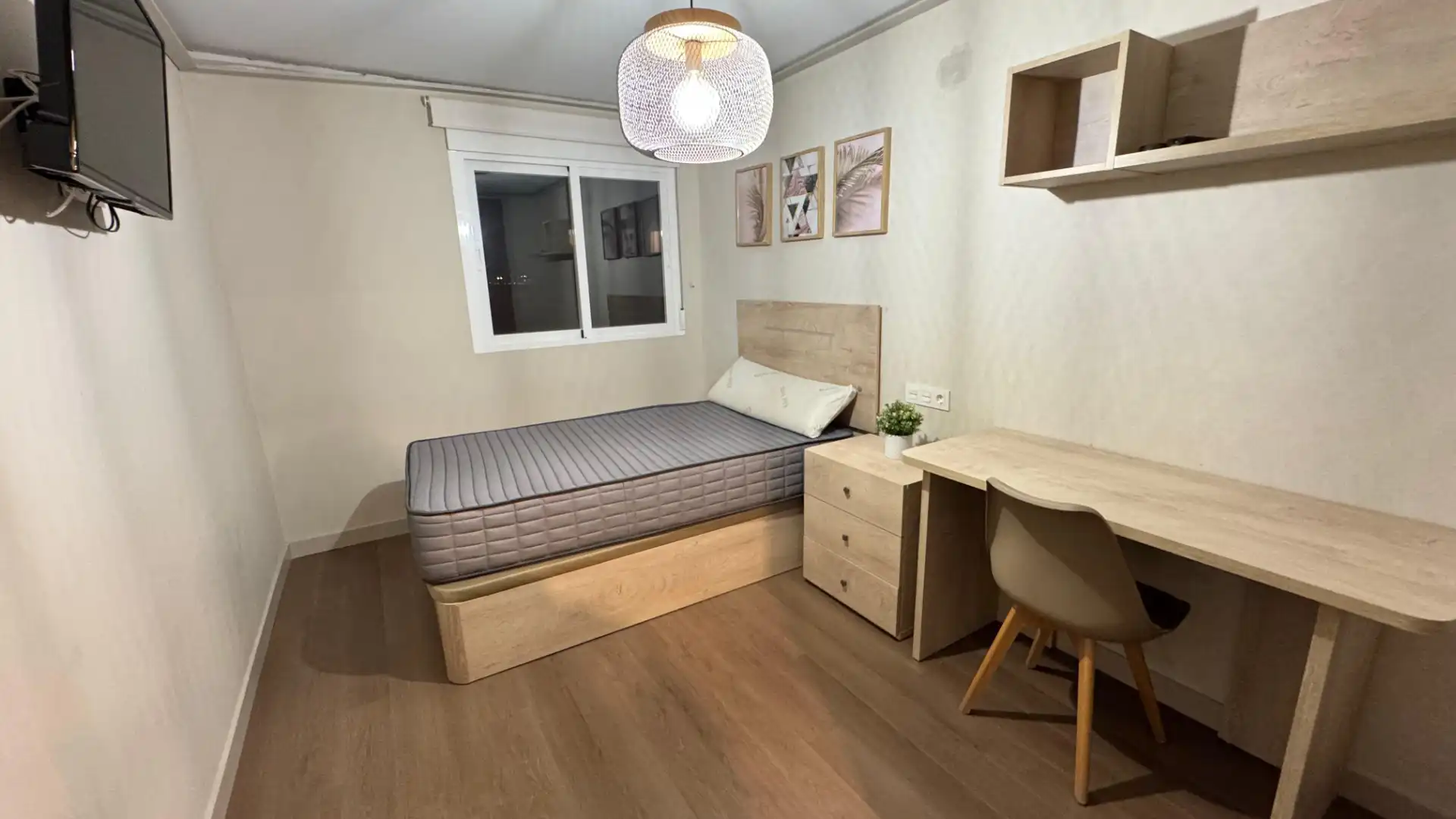 Wohnung mit Aufzug zur Miete in Calle Gutierre Tibón 14