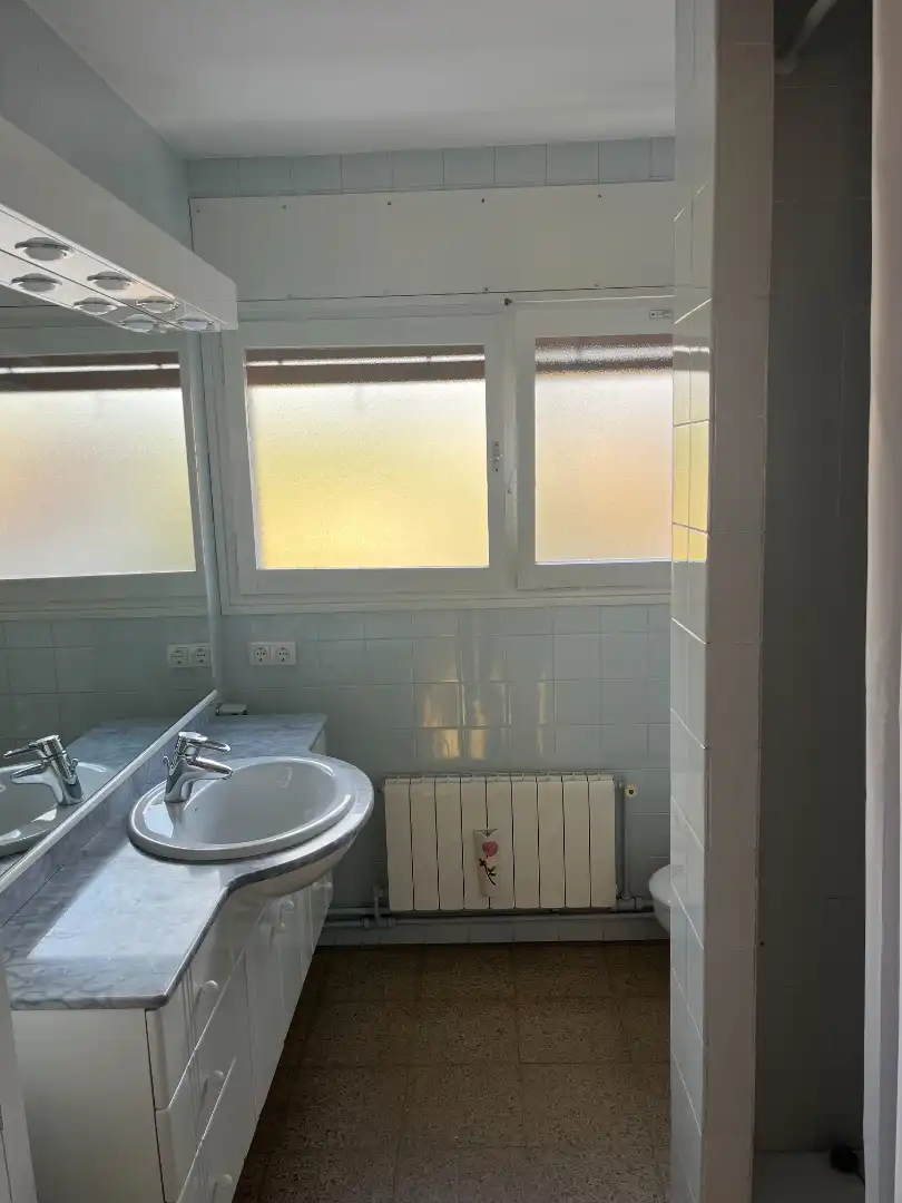 Baño de Casa o chalet de alquiler en Castellar del Vallès con Calefacción, Trastero y Horno