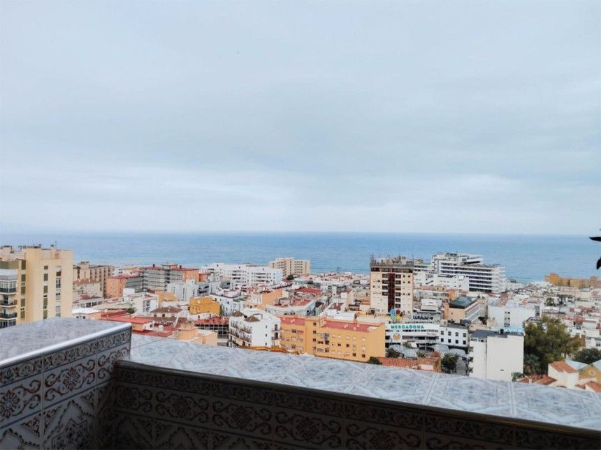 Vista exterior de Àtic en venda en Torremolinos amb Terrassa i Piscina comunitària