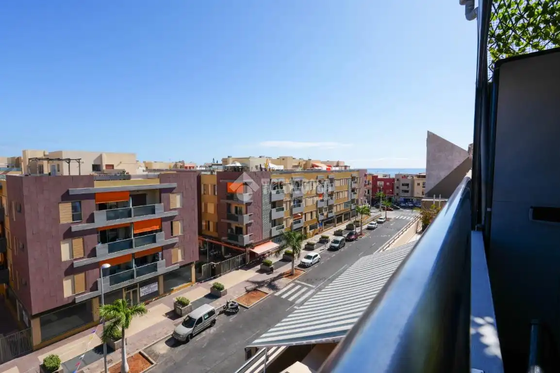 Vista exterior de Pis en venda en Guía de Isora amb Terrassa