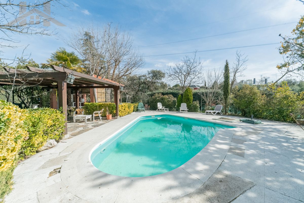Piscina de Casa o xalet en venda en Boadilla del Monte amb Aire condicionat, Calefacció i Jardí privat