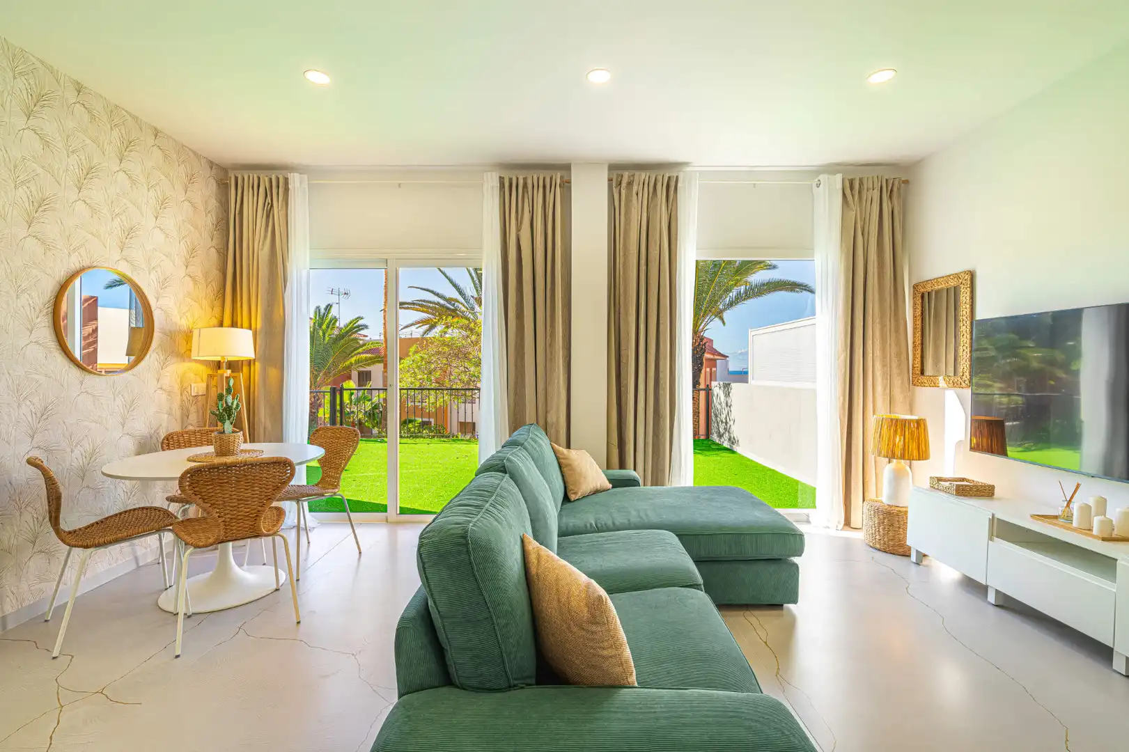 Sala d'estar de Planta baixa en venda en Callao Salvaje - Playa Paraíso