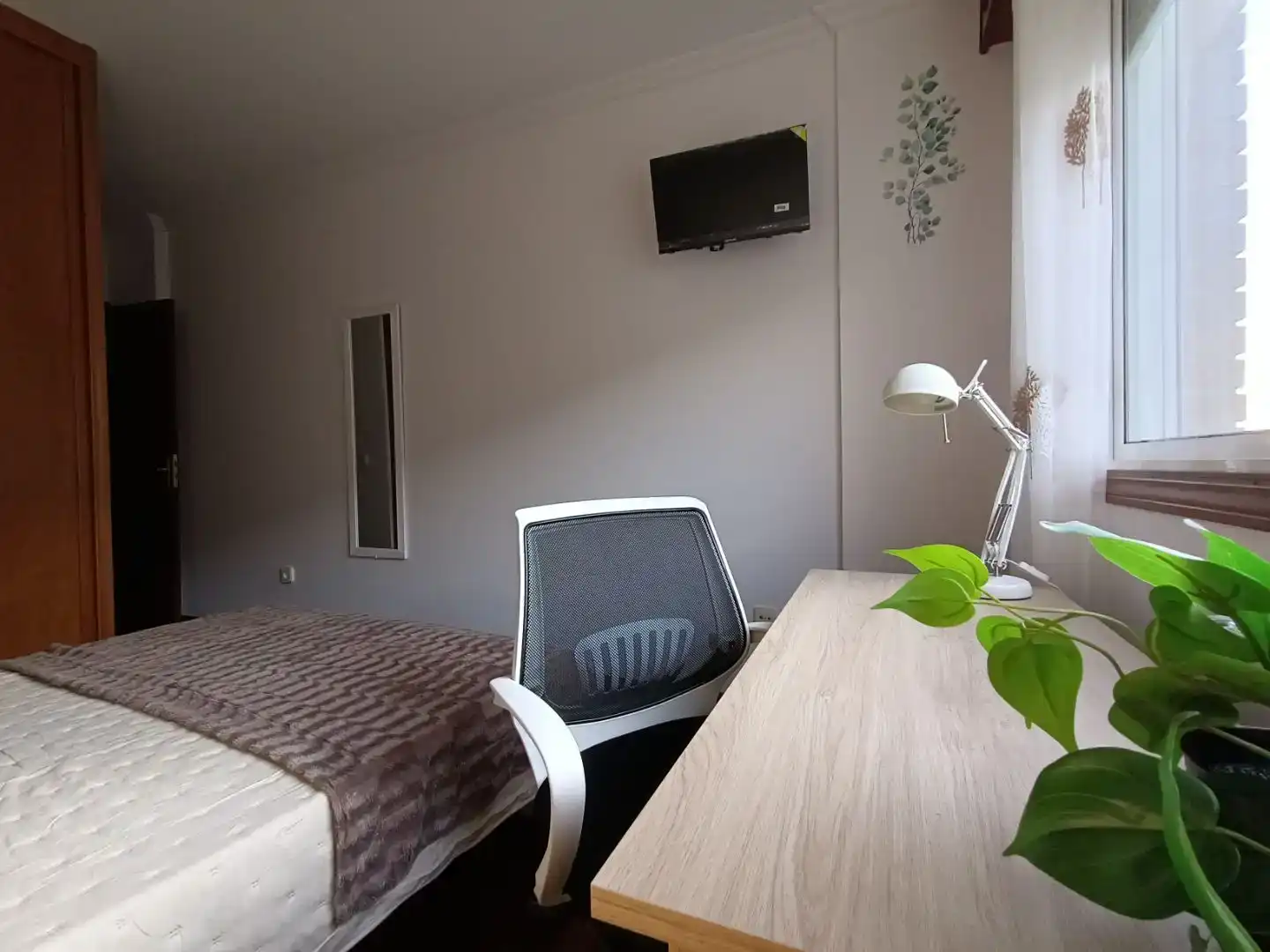 Habitación de Piso para compartir en Ferrol con Parquet y Amueblado