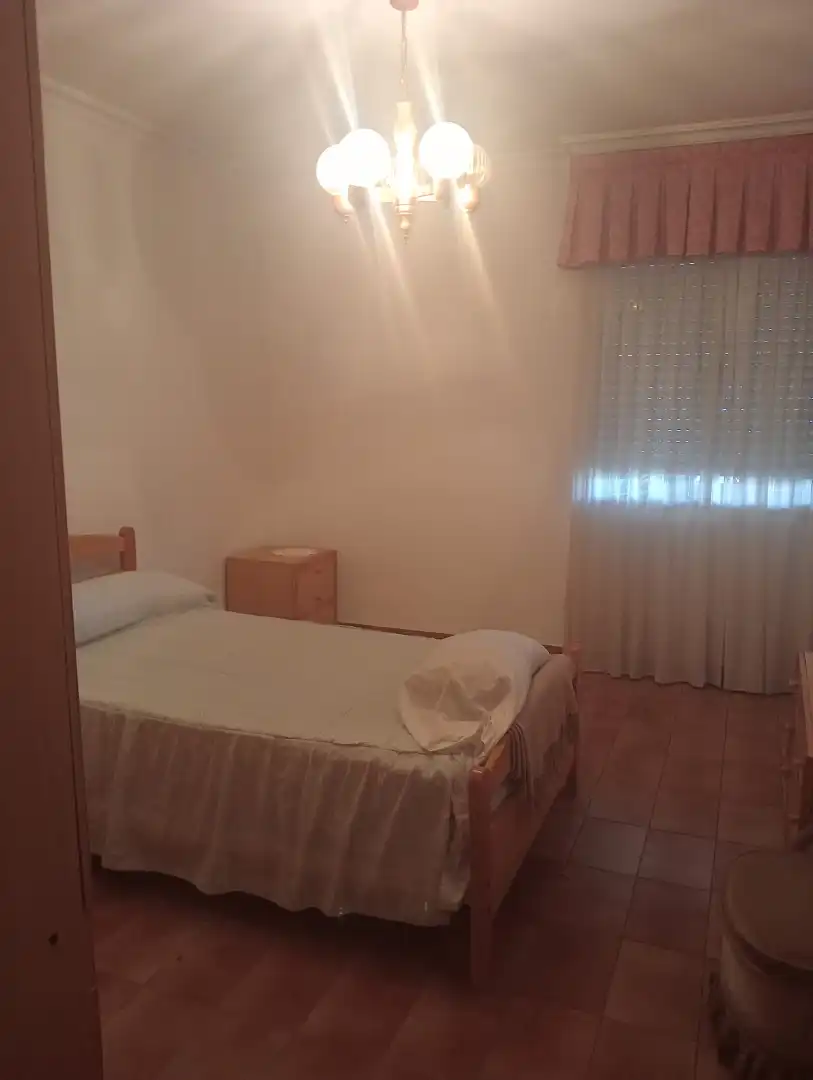 Habitación de Casa o chalet en venta en  Logroño con Calefacción, Jardín privado y Terraza