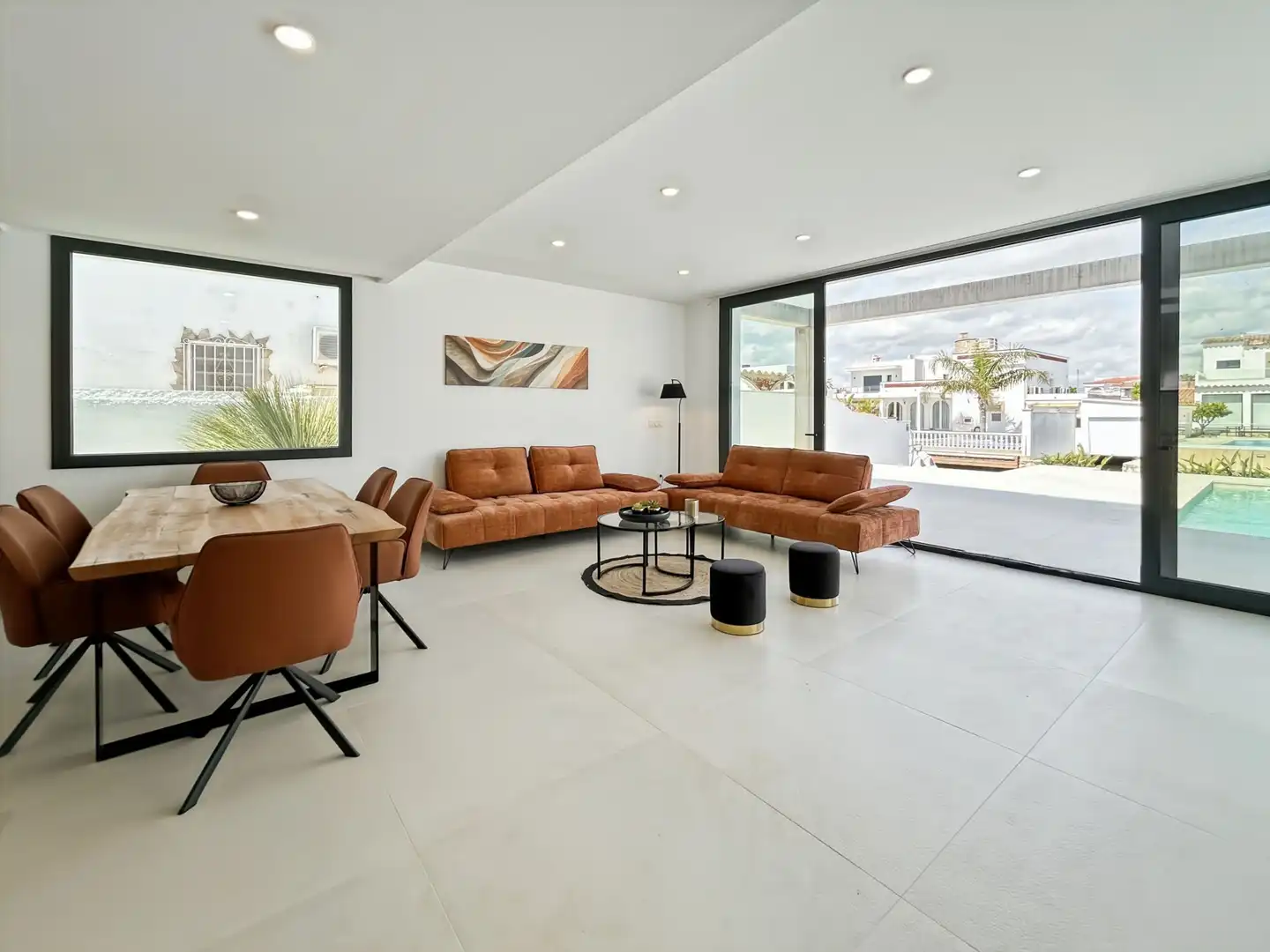 Wohnzimmer von Einfamilien-Reihenhaus zum Verkauf in Empuriabrava mit Klimaanlage, Heizung und Schwimmbad