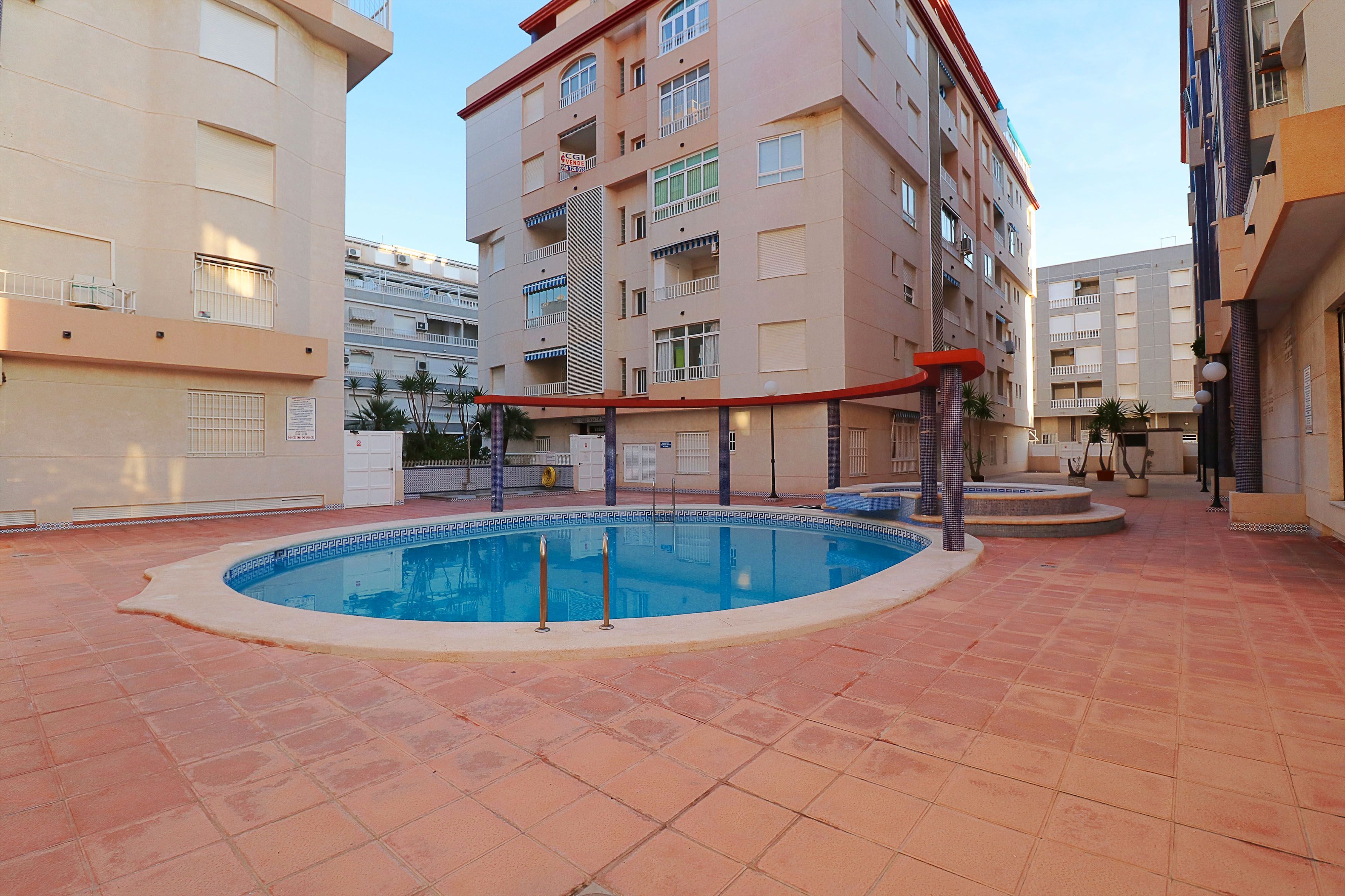 Swimming pool of Flat to rent in Guardamar del Segura  with Parquet flooring, Terrace and Furnished
