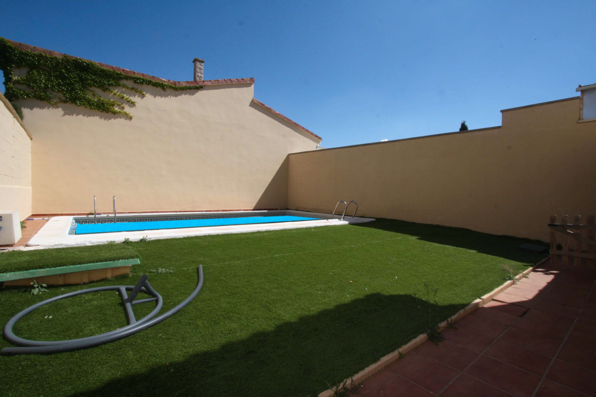 Swimming pool of Single-family semi-detached for sale in La Gineta  with Air Conditioner, Heating and Private garden