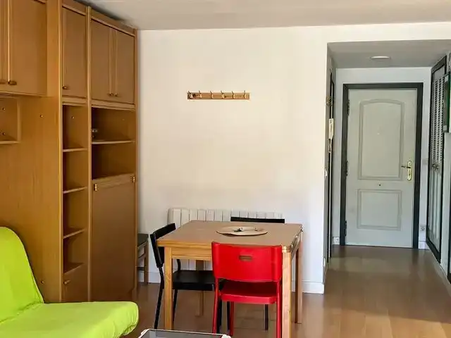 Menjador de Apartament de lloguer en Aisa amb Parquet, Traster i Moblat